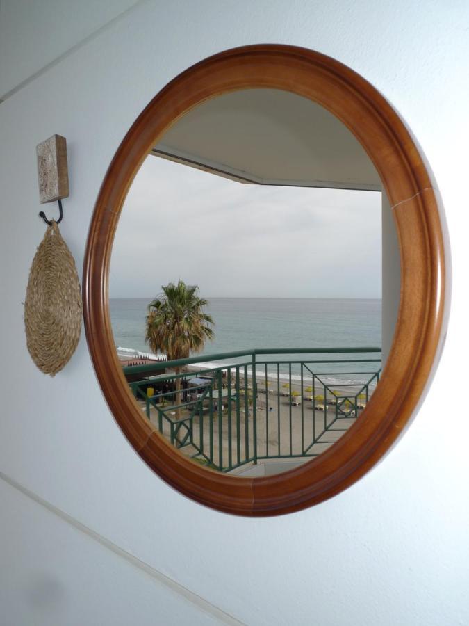 Torrox Costa Beachfront Apartment Ngoại thất bức ảnh